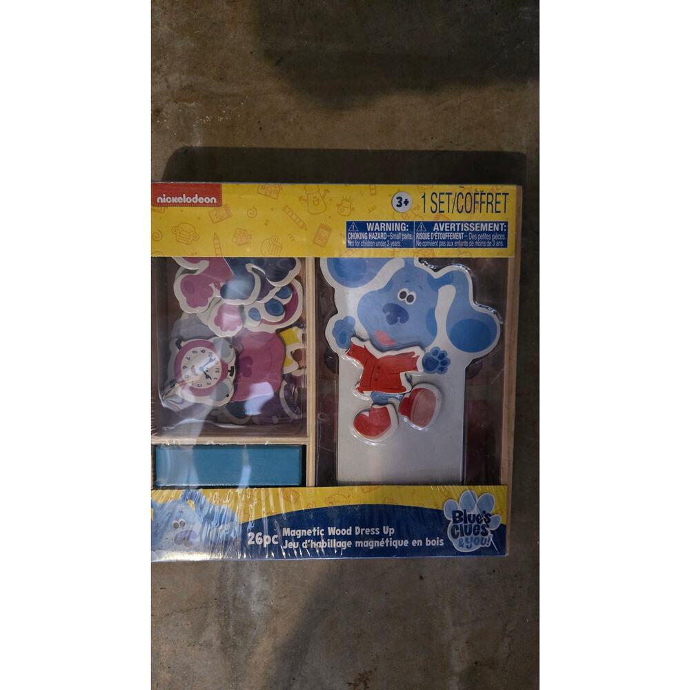 Blue’s Clues & You Magnetic Wood Dress Up Set – 26 Piece Nickelodeon‎ Toy